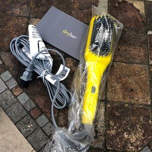 Drybar Crush Brush regular size NEW!!
